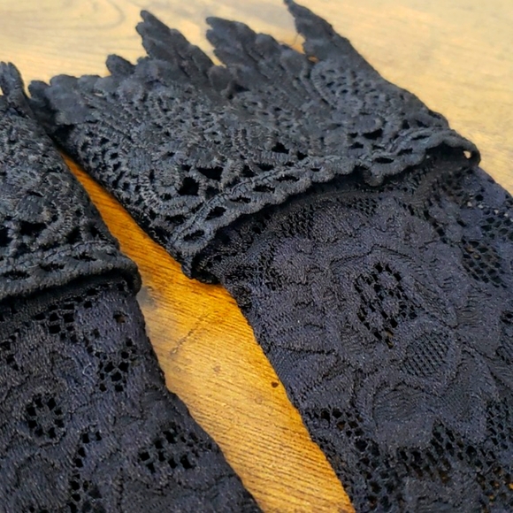 Black Lace Net Mesh Arm Cuff - Picture 7 of 11